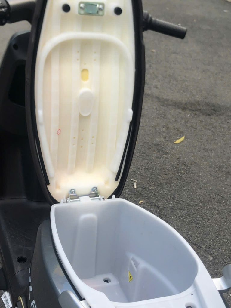 Cốp xe rộng rãi và cổng sạc USB