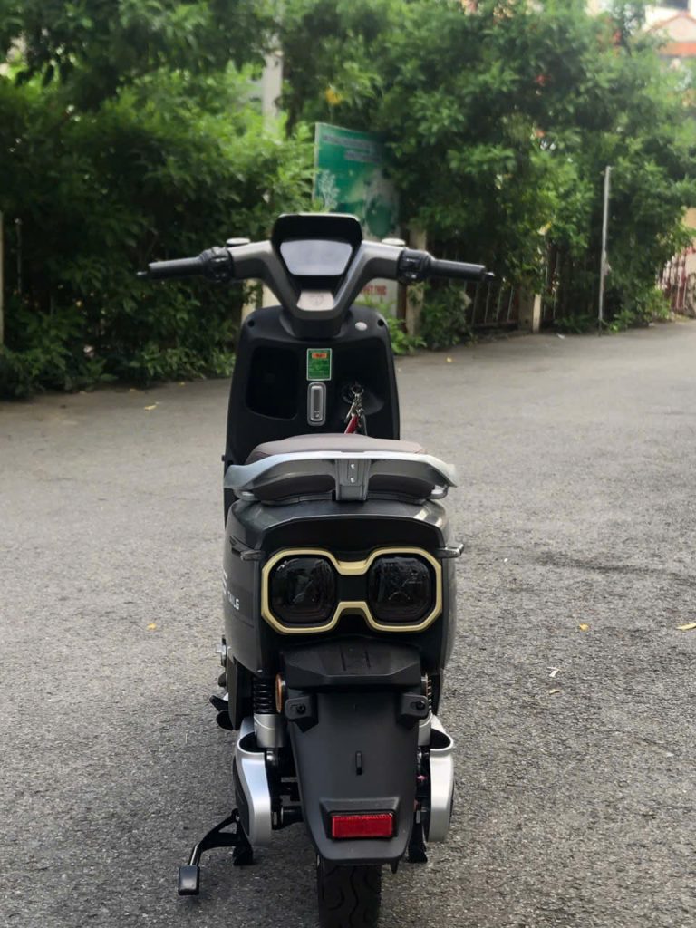 Khung xe chắc chắn, ngồi lái thoải mái