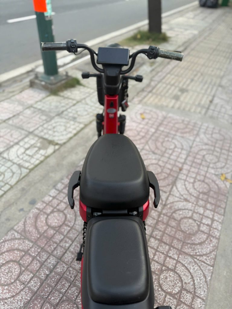 Tốc độ tối đa của xe vào khoảng 45 km/h