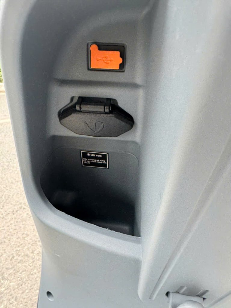 Đến cách vận hành cũng đơn giản, nhẹ nhàng