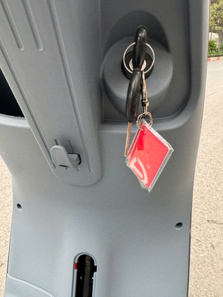 Chỉ cần vặn ga là xe chạy,